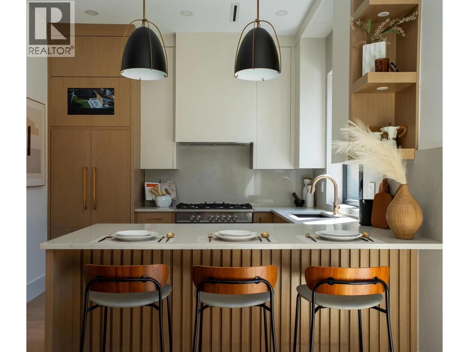 Duplex for rent: 2 356 E 40th Avenue, Vancouver, British Columbia V5W 1L9