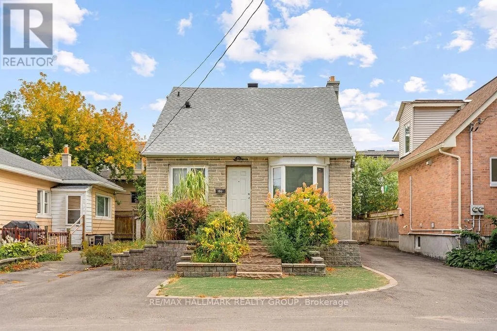 Other for rent: 2 - 359 Dominion Avenue, Ottawa, Ontario K2A 2H1