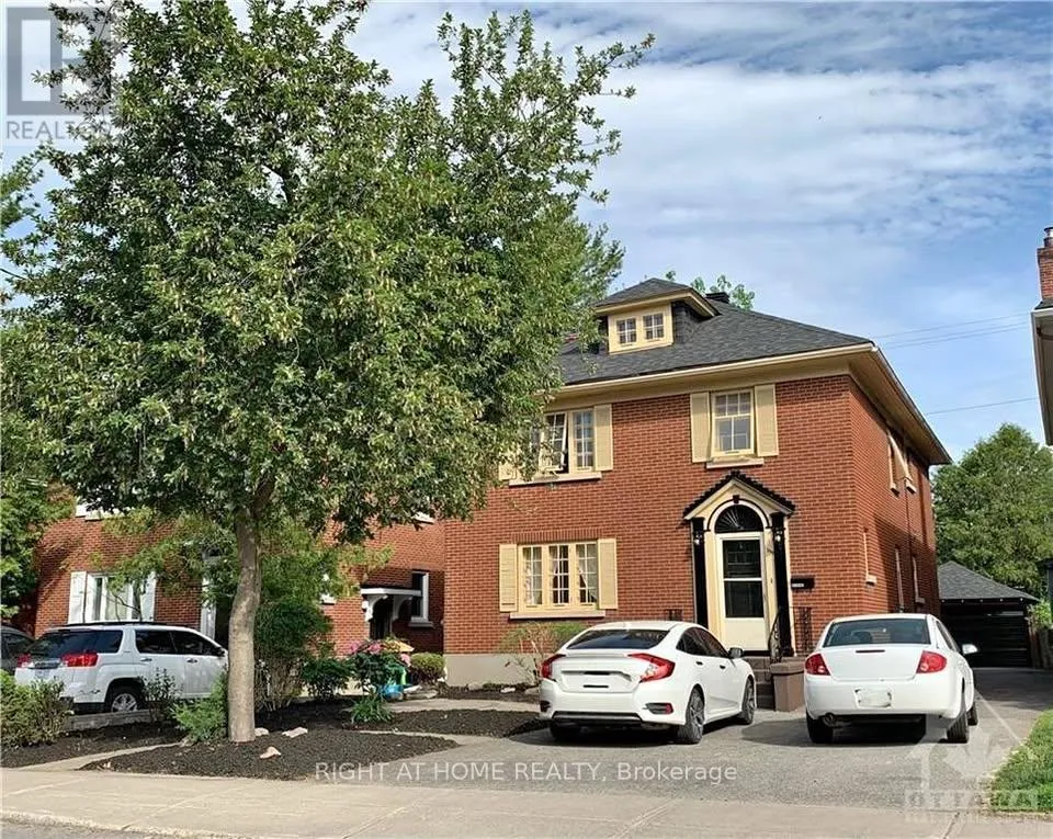 Triplex for rent: 2 - 359 Fifth Avenue, Ottawa, Ontario K1S 2N6