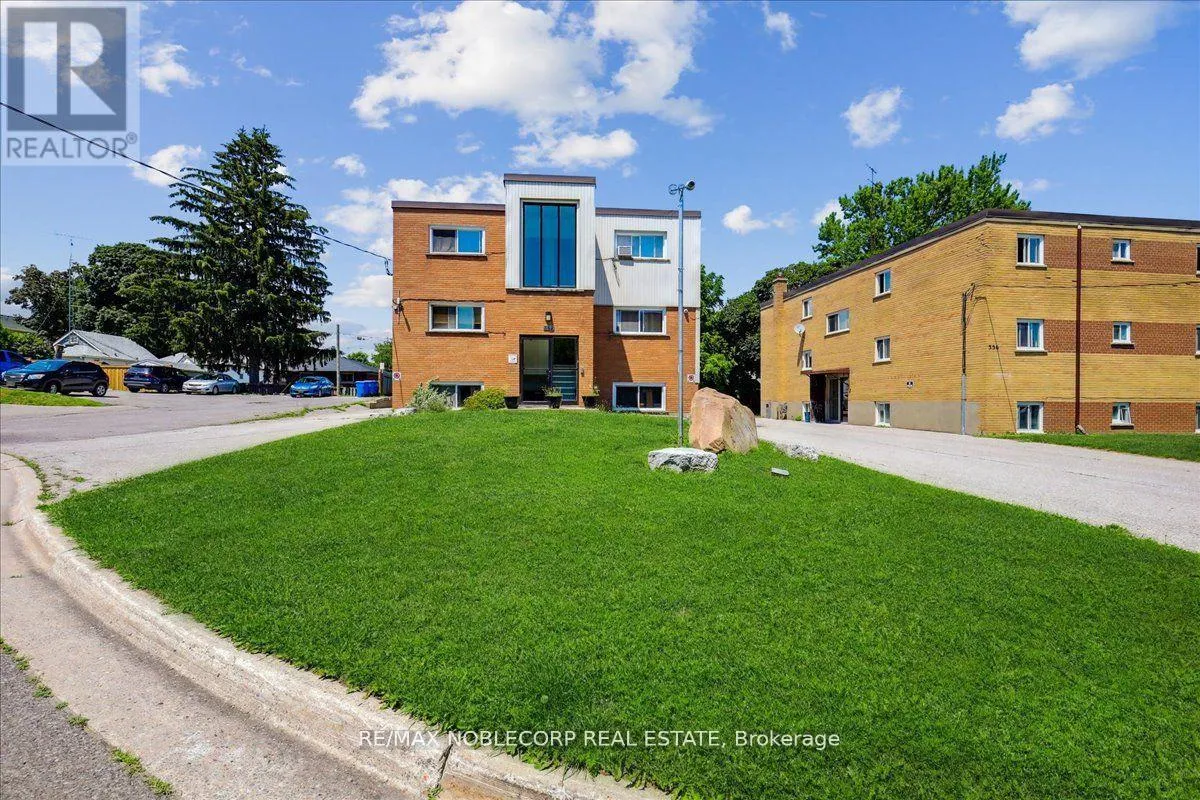 Other for rent: 2 - 362 Elgin Court, Oshawa, Ontario L1J 2P4