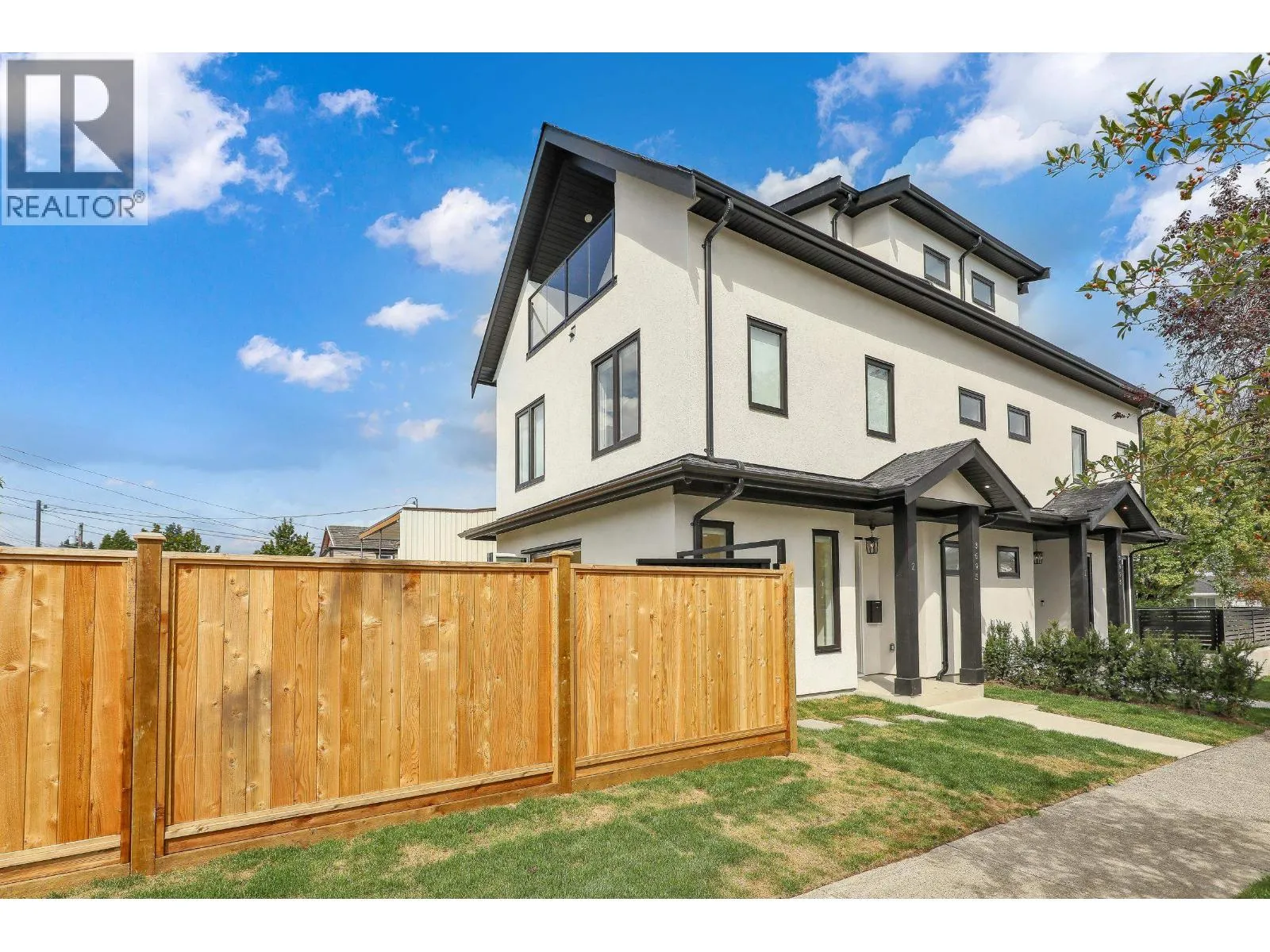 Duplex for rent: 2 3695 E 26 Avenue, Vancouver, British Columbia V5R 2M7