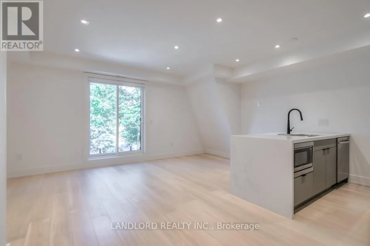 Fourplex for rent: 2 - 37 Boustead Avenue, Toronto, Ontario M6R 1Y7