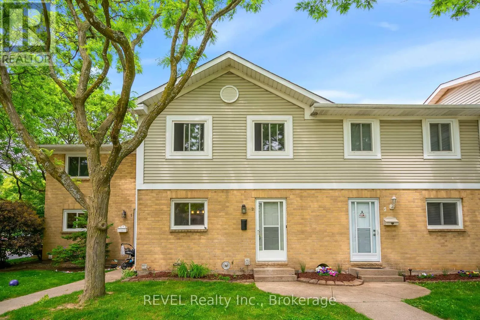 Row / Townhouse for rent: 2 - 38 Elma Street, St. Catharines, Ontario L2N 6Z3