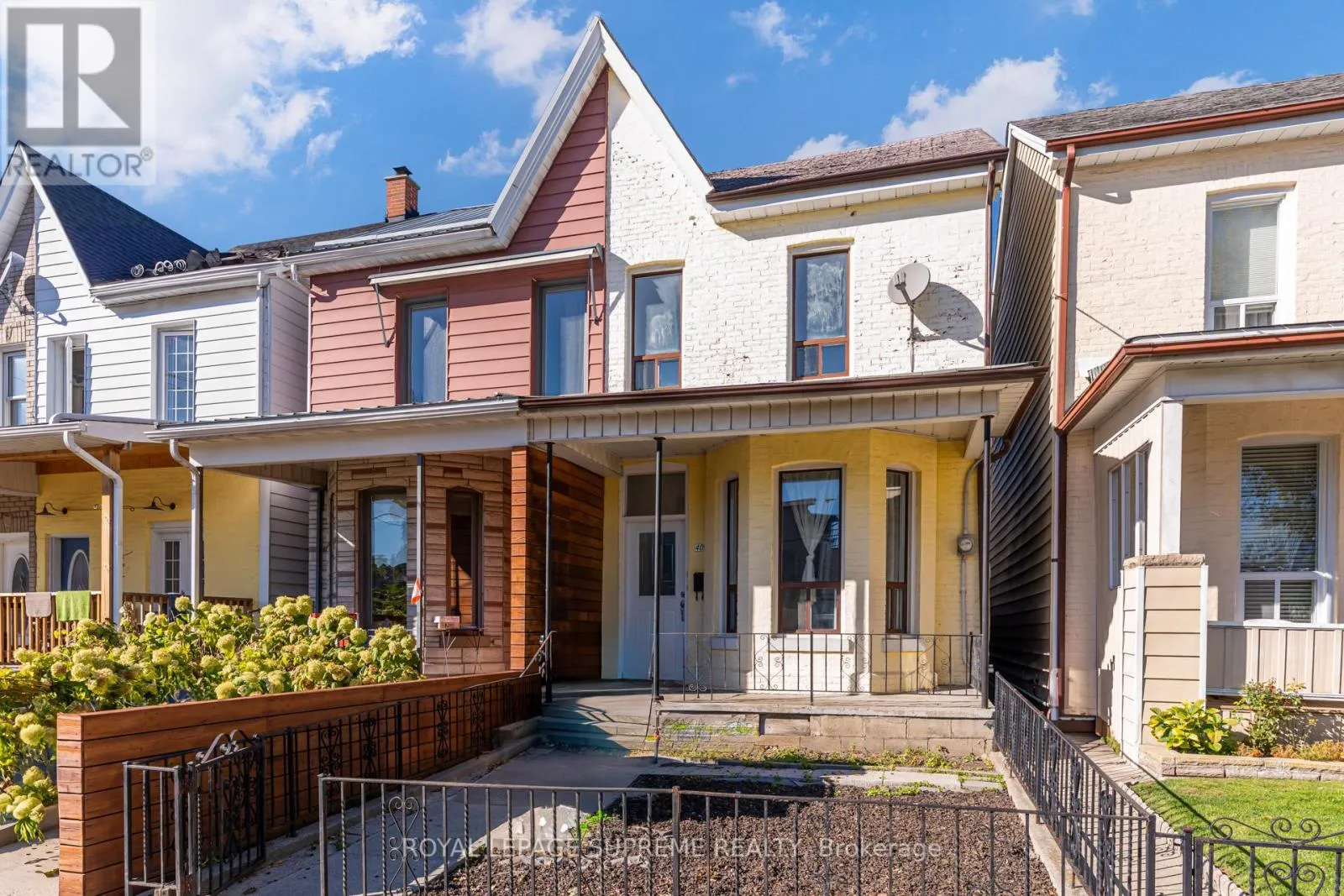 House for rent: 2 - 40 Gordon Street, Toronto, Ontario M6K 2G5