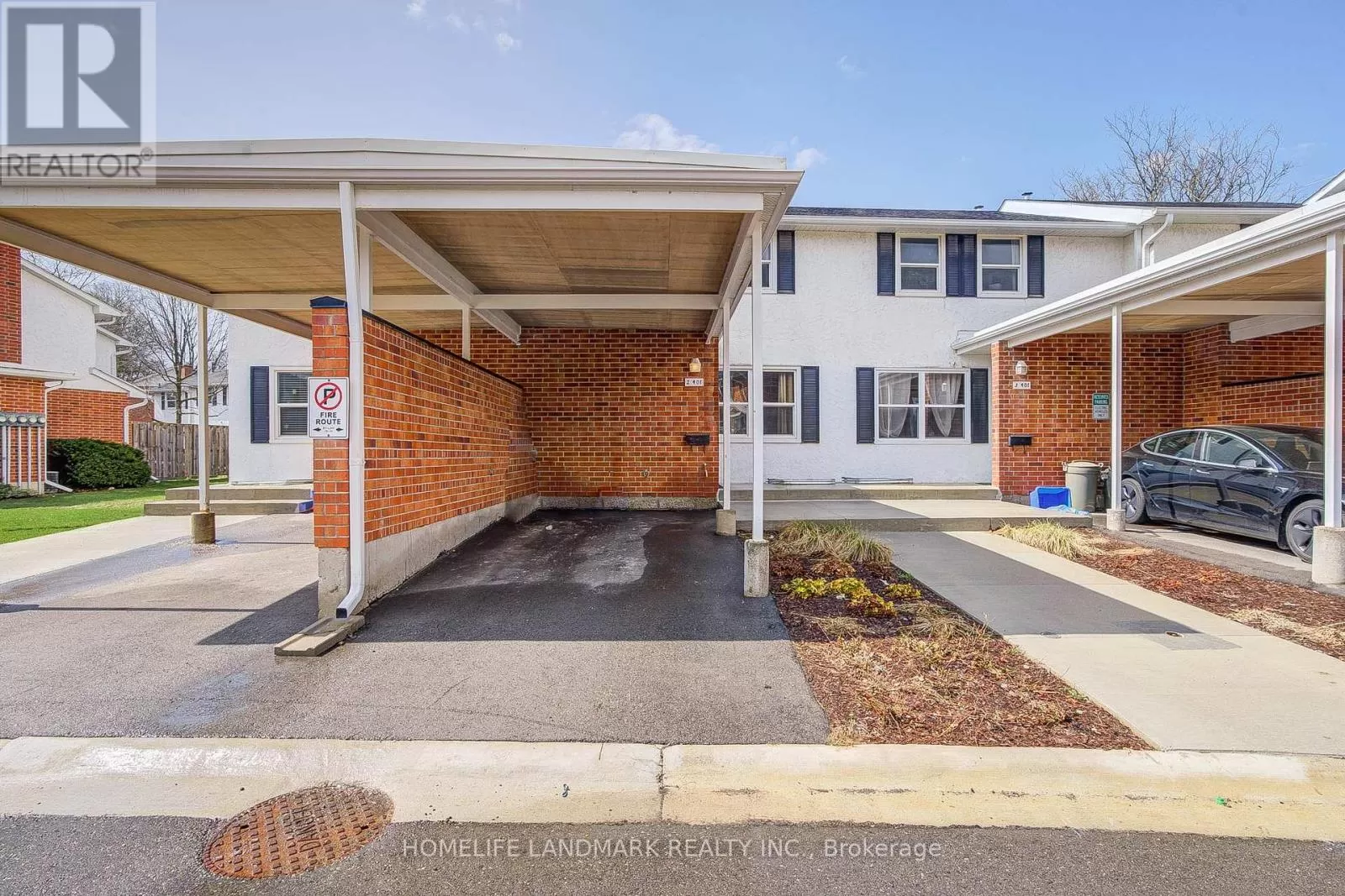 Row / Townhouse for rent: 2 - 401 Keats Way, Waterloo, Ontario N2L 5S7