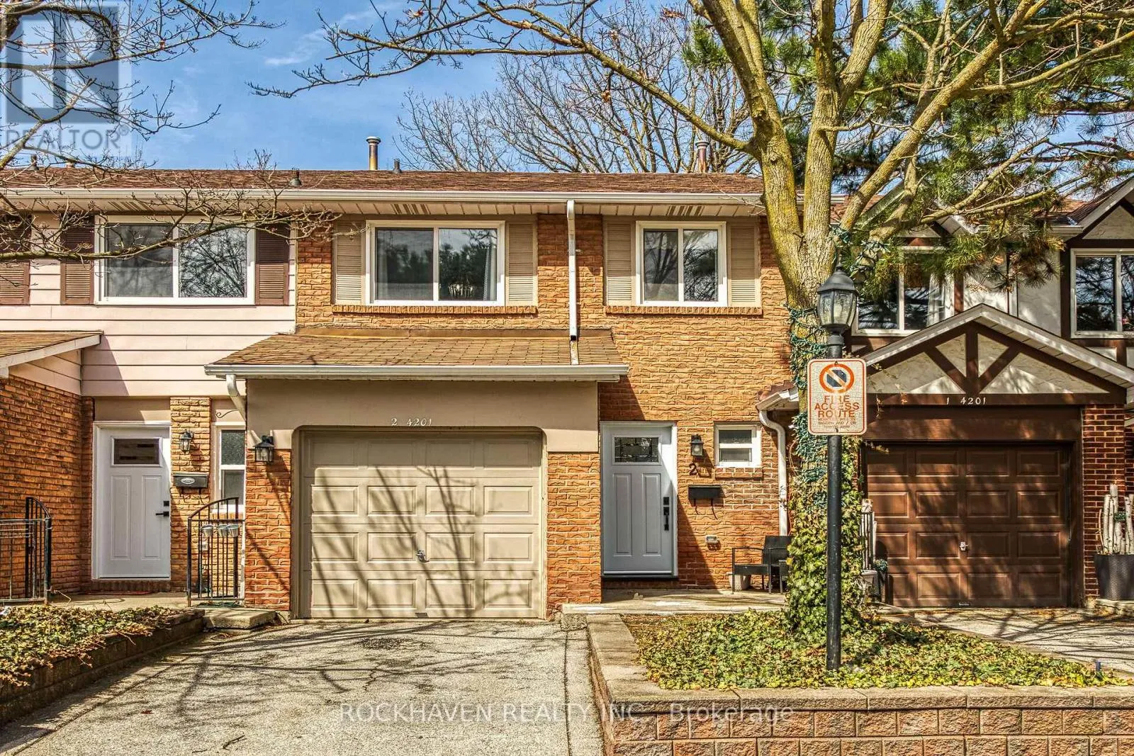 Row / Townhouse for rent: 2 - 4201 Longmoor Drive, Burlington, Ontario L7L 5J9