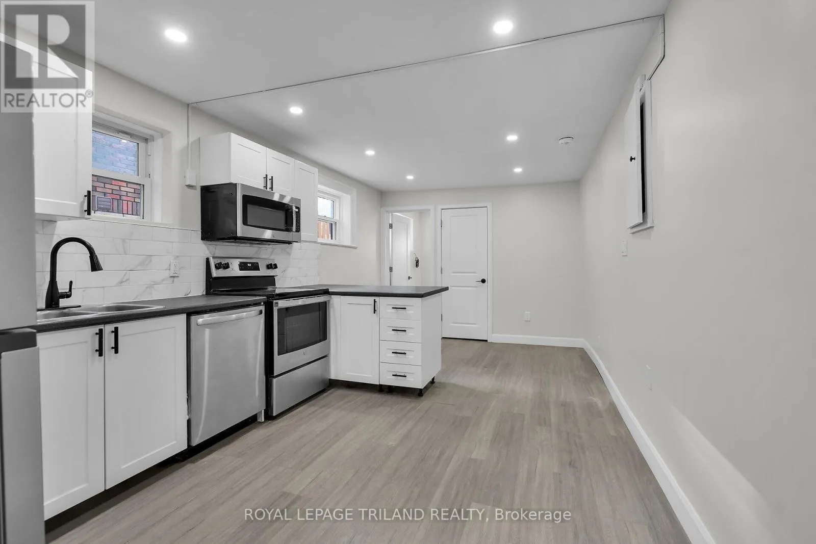 Other for rent: 2 - 425 Mckenzie Avenue, London South, Ontario N6C 1V5