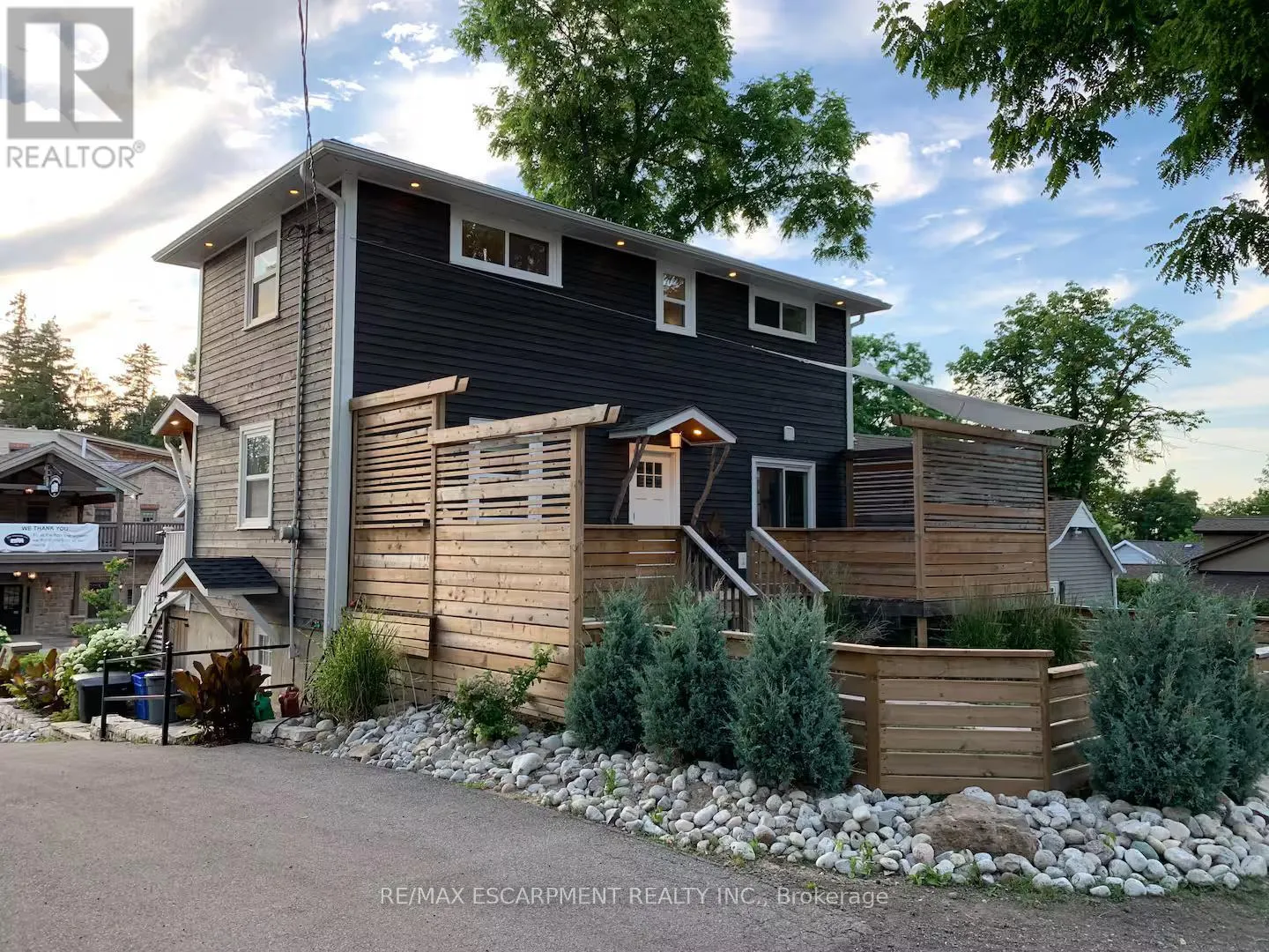 House for rent: 2 - 426 Wilson Street E, Hamilton, Ontario L9C 2C3