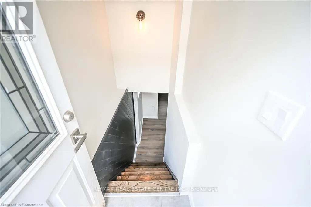 House for rent: 2 - 43 Mahony Avenue, Hamilton, Ontario L8H 3C3