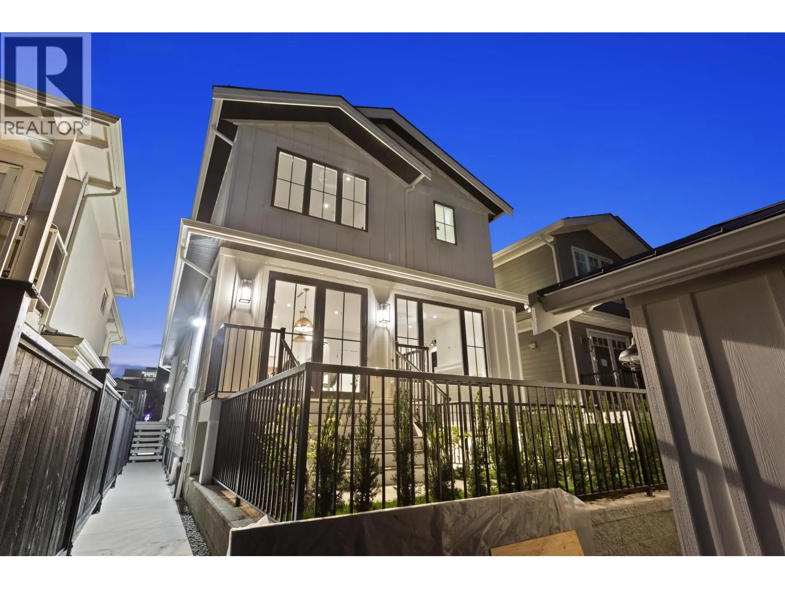 Duplex for rent: 2 4315 Albert Street, Burnaby, British Columbia V5C 2E9