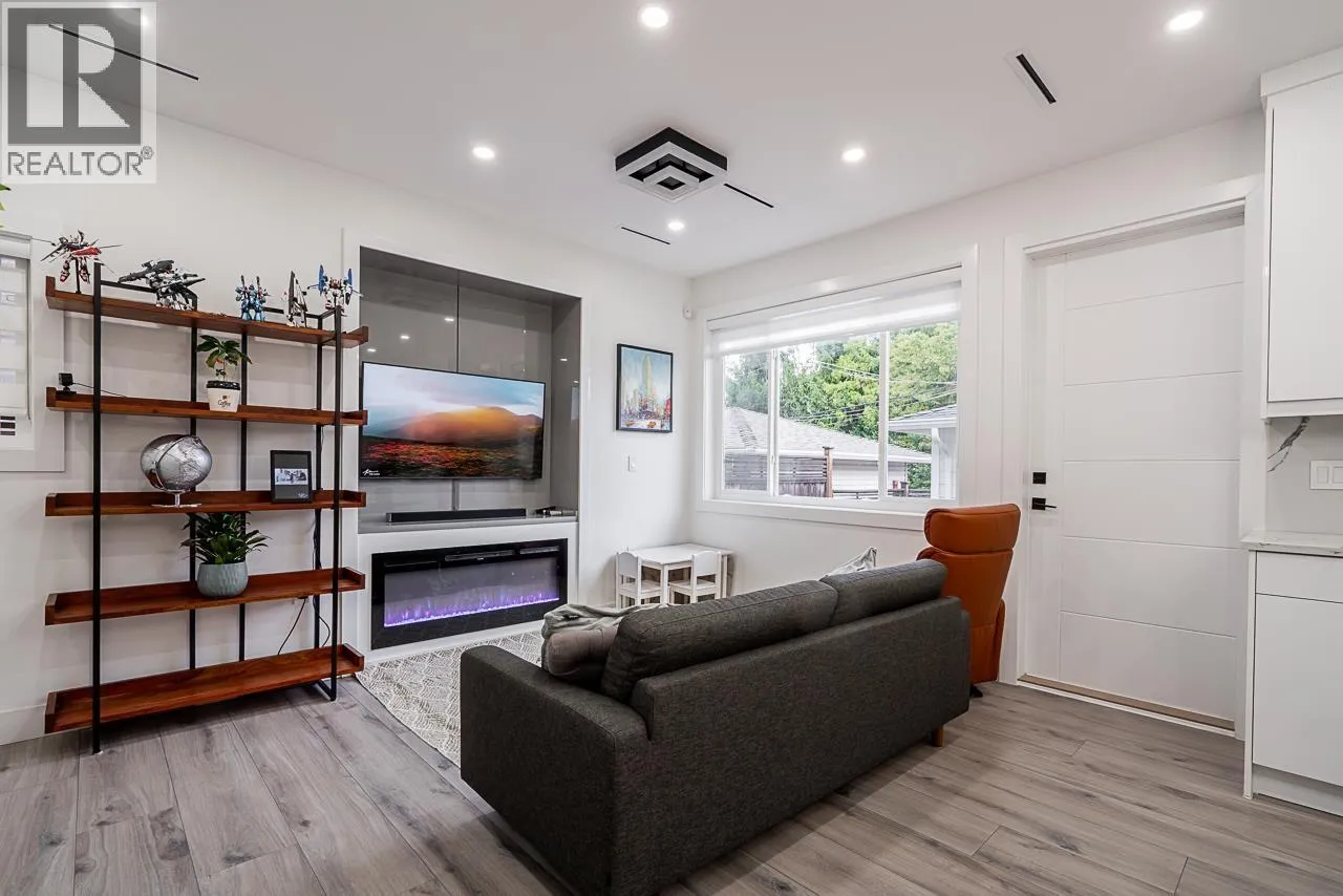 Duplex for rent: #2 4675 Canada Way, Burnaby, British Columbia V5G 1K9