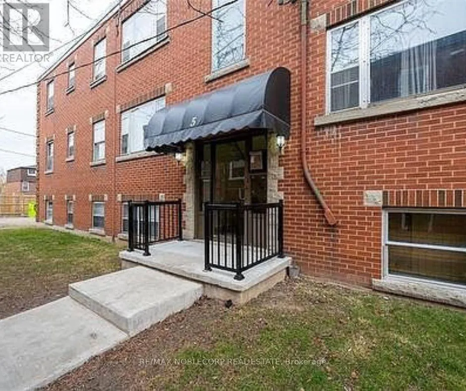 Apartment for rent: 2 - 5 Applewood Avenue, Hamilton, Ontario L8G 3S4