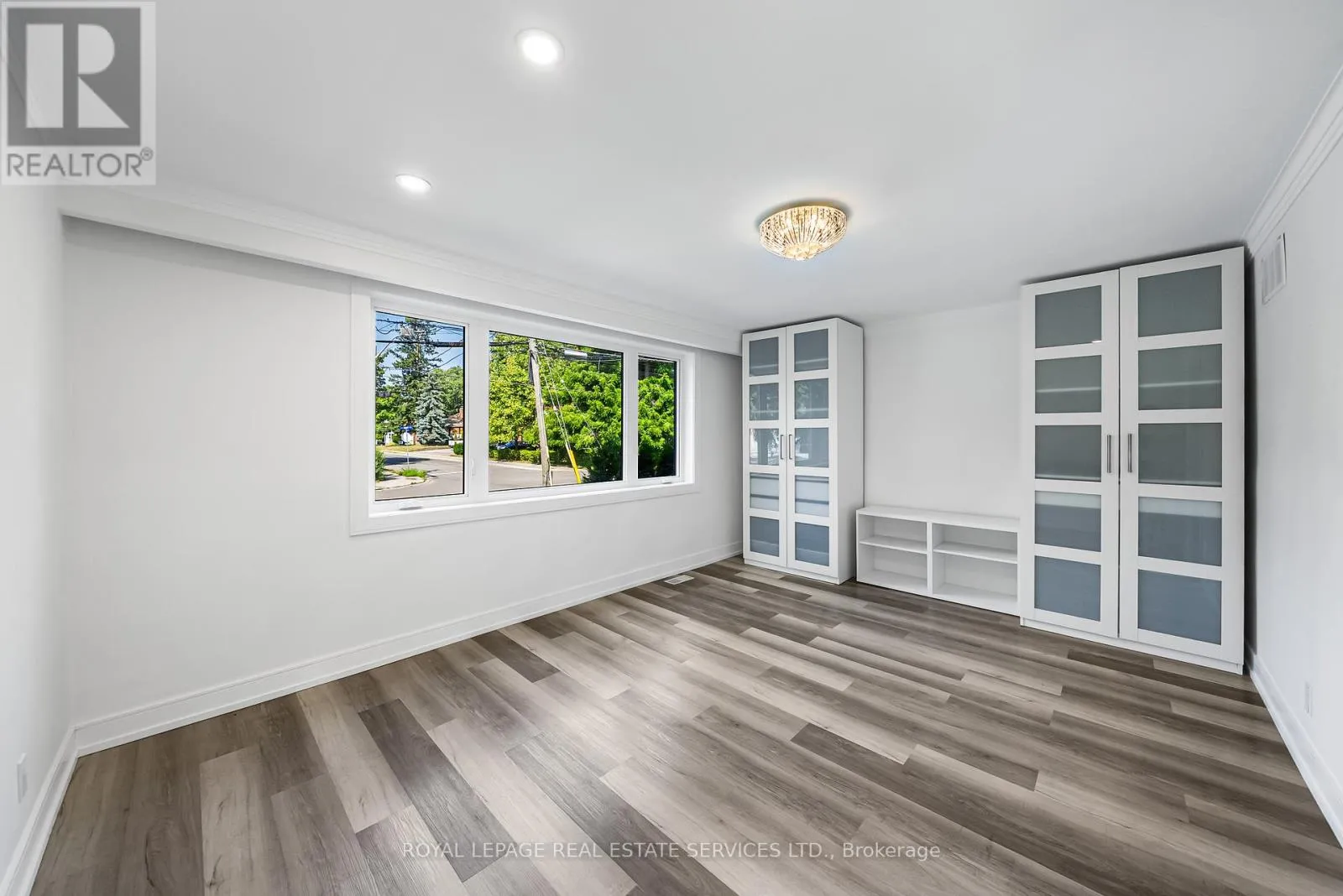 Triplex for rent: 2 - 50 Arcadian Circle, Toronto, Ontario M8W 2Y9