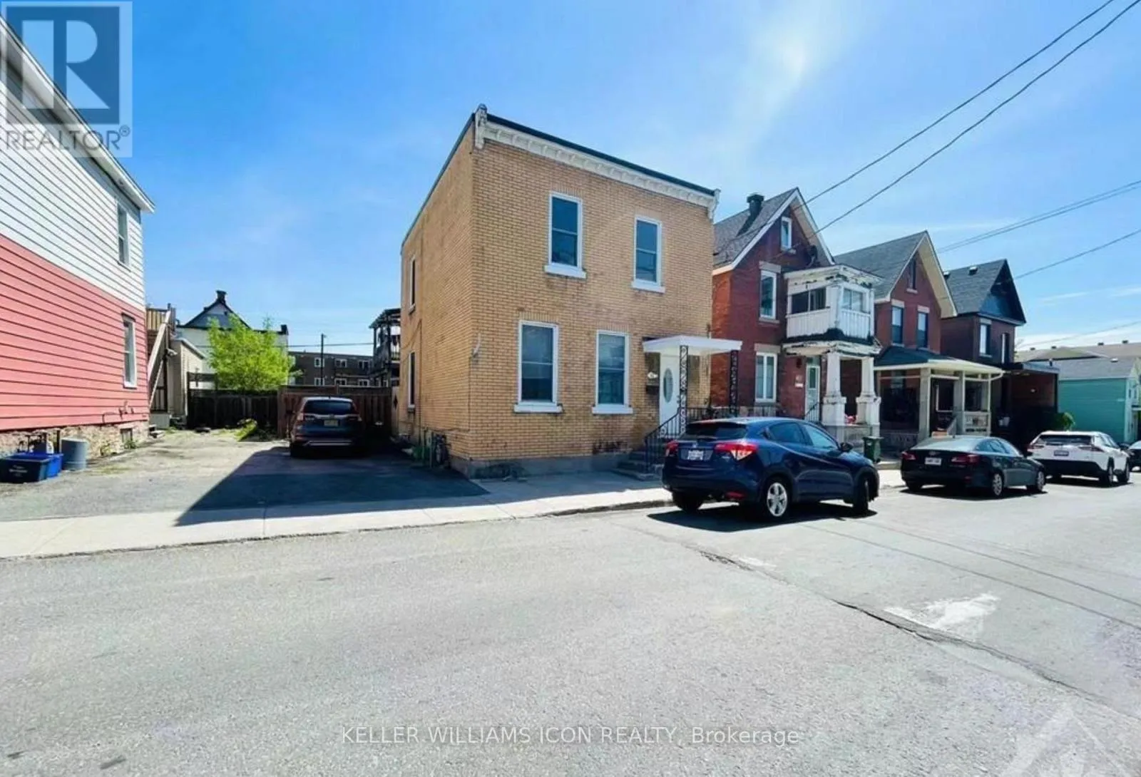 Duplex for rent: 2 - 51 Bell Street N, Ottawa, Ontario K1R 7C5