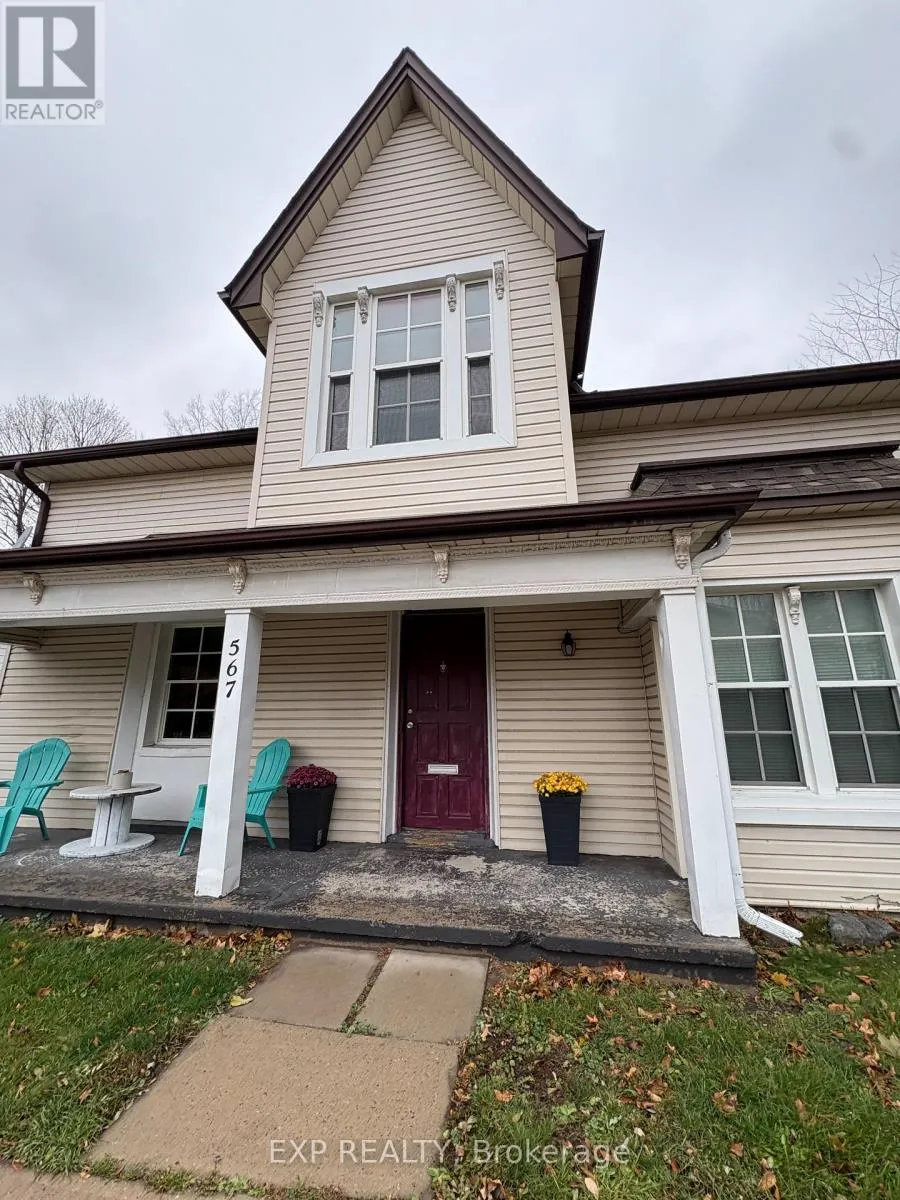 Triplex for rent: 2 - 567 Pearson Street, Newmarket, Ontario L3Y 1G2