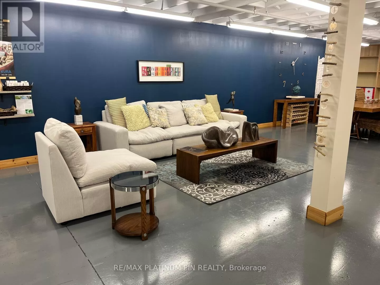 Warehouse for rent: 2 - 585 Canarctic Drive, Toronto, Ontario M3J 2P9