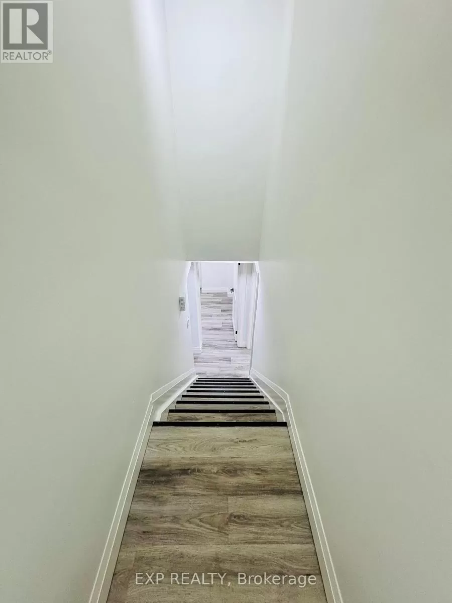 Fourplex for rent: 2 - 6 Craig Drive, Kitchener, Ontario N2B 2J3