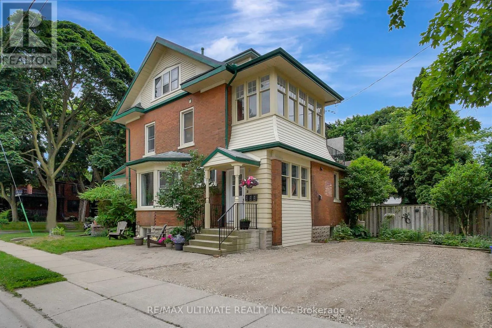 Triplex for rent: 2 - 67 Moore Avenue, Kitchener, Ontario N2H 3S2