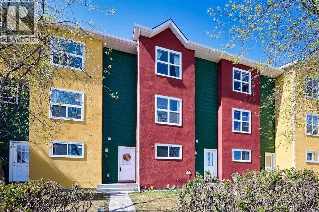 Row / Townhouse for rent: 2, 7 Westland Road, Okotoks, Alberta T1S 1Z1