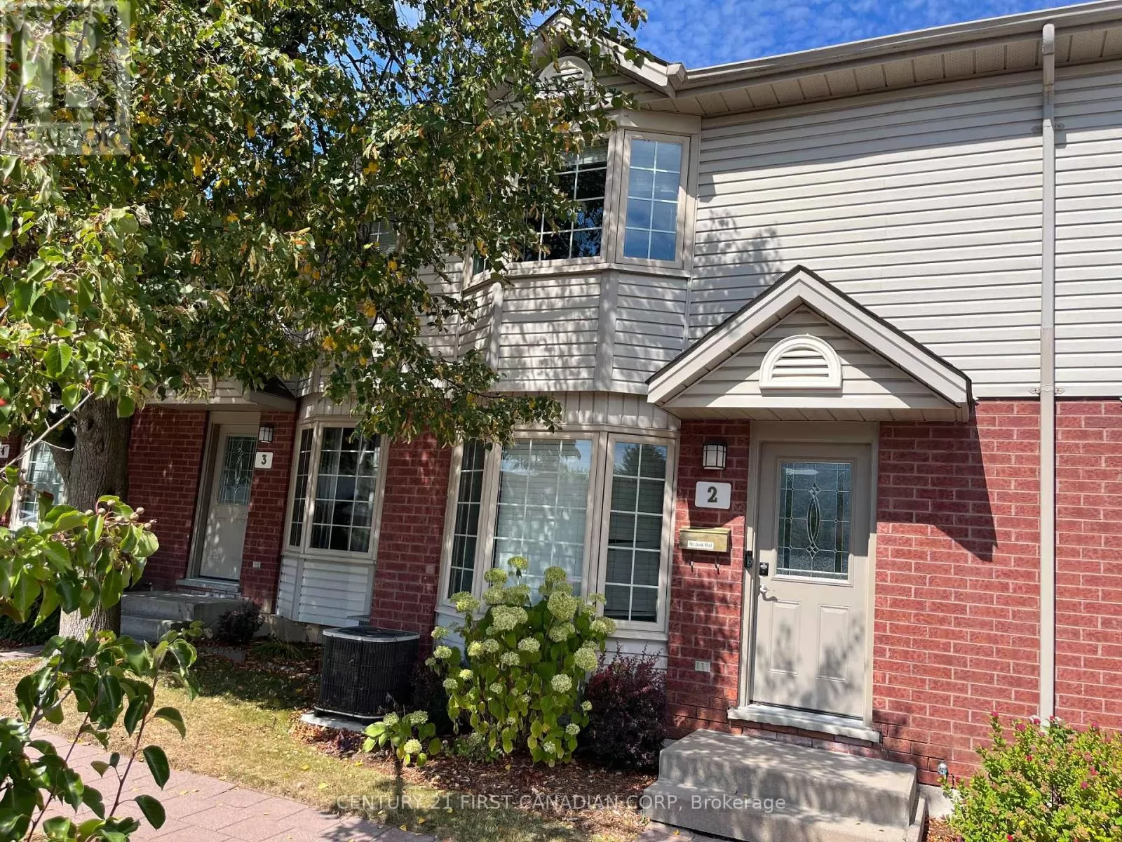 Row / Townhouse for rent: 2 - 70 Chapman Court, London North, Ontario N6G 4Z4