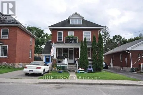 Duplex for rent: 2 - 7-1/2 Montgomery Place, Smiths Falls, Ontario K7A 1S6