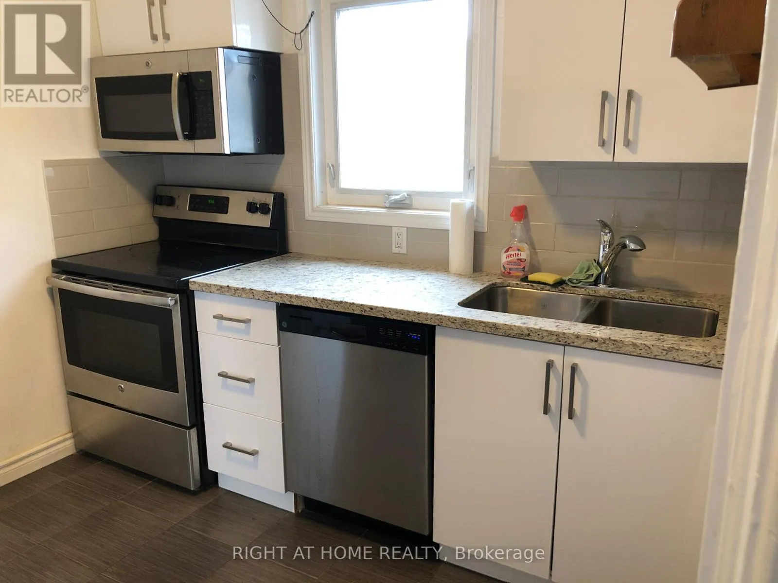 Other for rent: 2 - 73 Cecil Street, Toronto, Ontario M5T 1N5