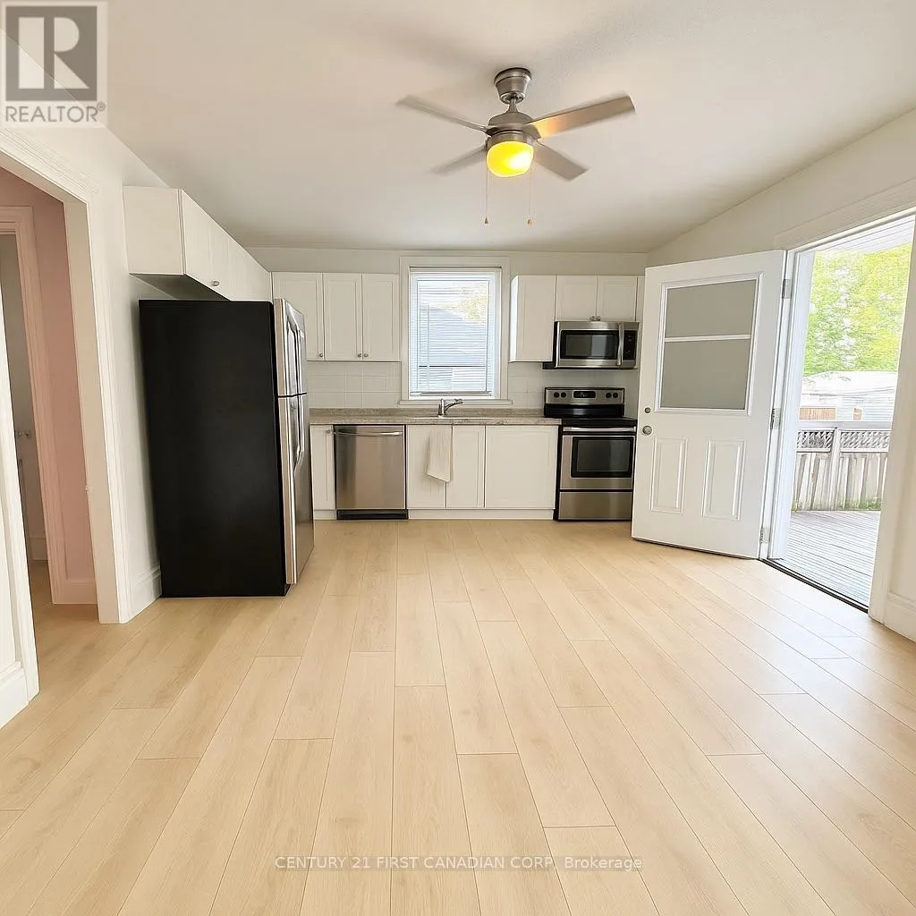 Triplex for rent: 2 - 740 Lorne Avenue, London East, Ontario N5W 3K6