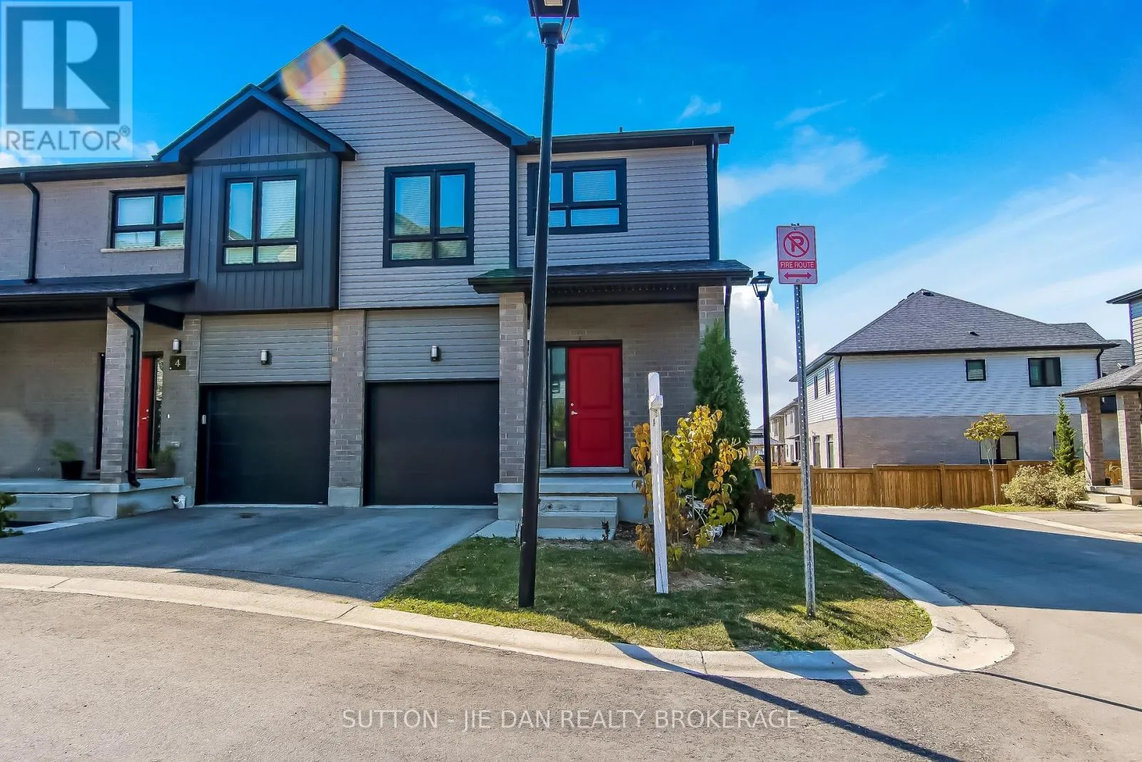 Row / Townhouse for rent: 2 - 819 Kleinburg Drive, London North, Ontario N5X 0N6