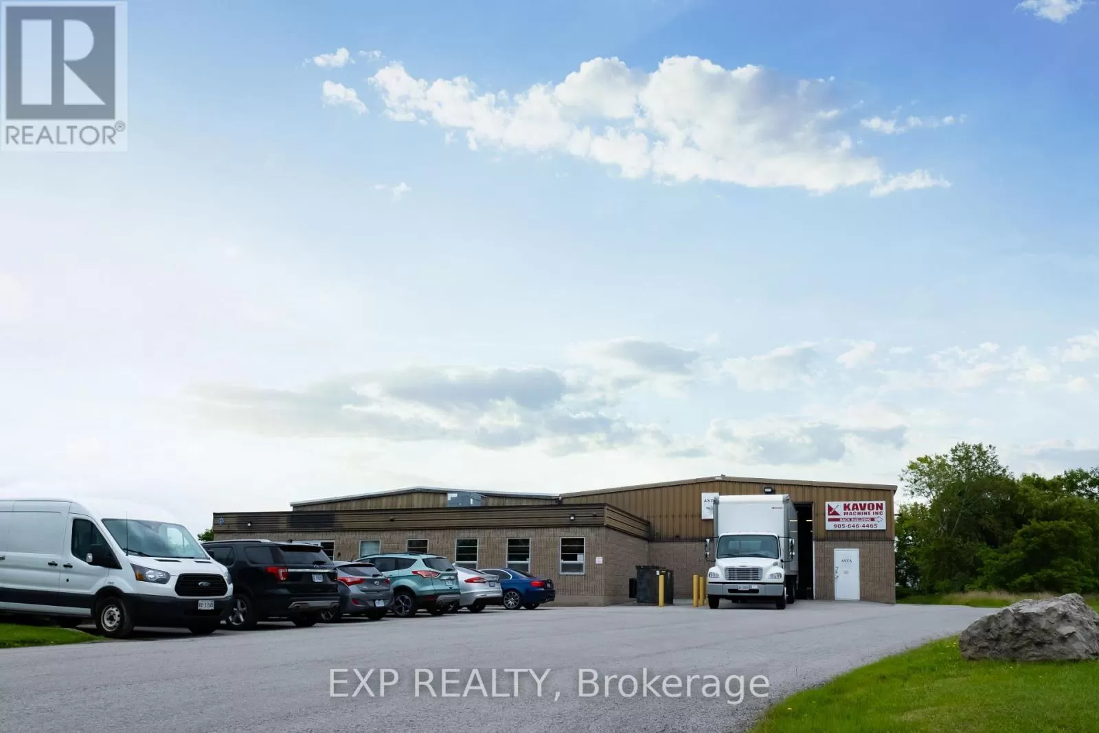 Warehouse for rent: 2 - 9 Keefer Road, St. Catharines, Ontario L2M 6K4