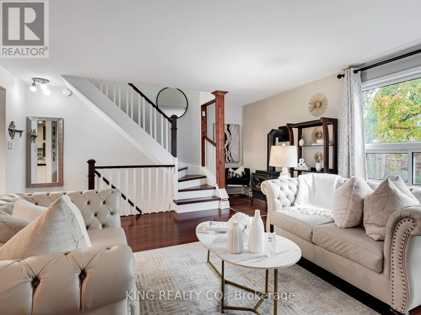 Row / Townhouse for rent: 2 - 909 King Street W, Oshawa, Ontario L1J 2L4