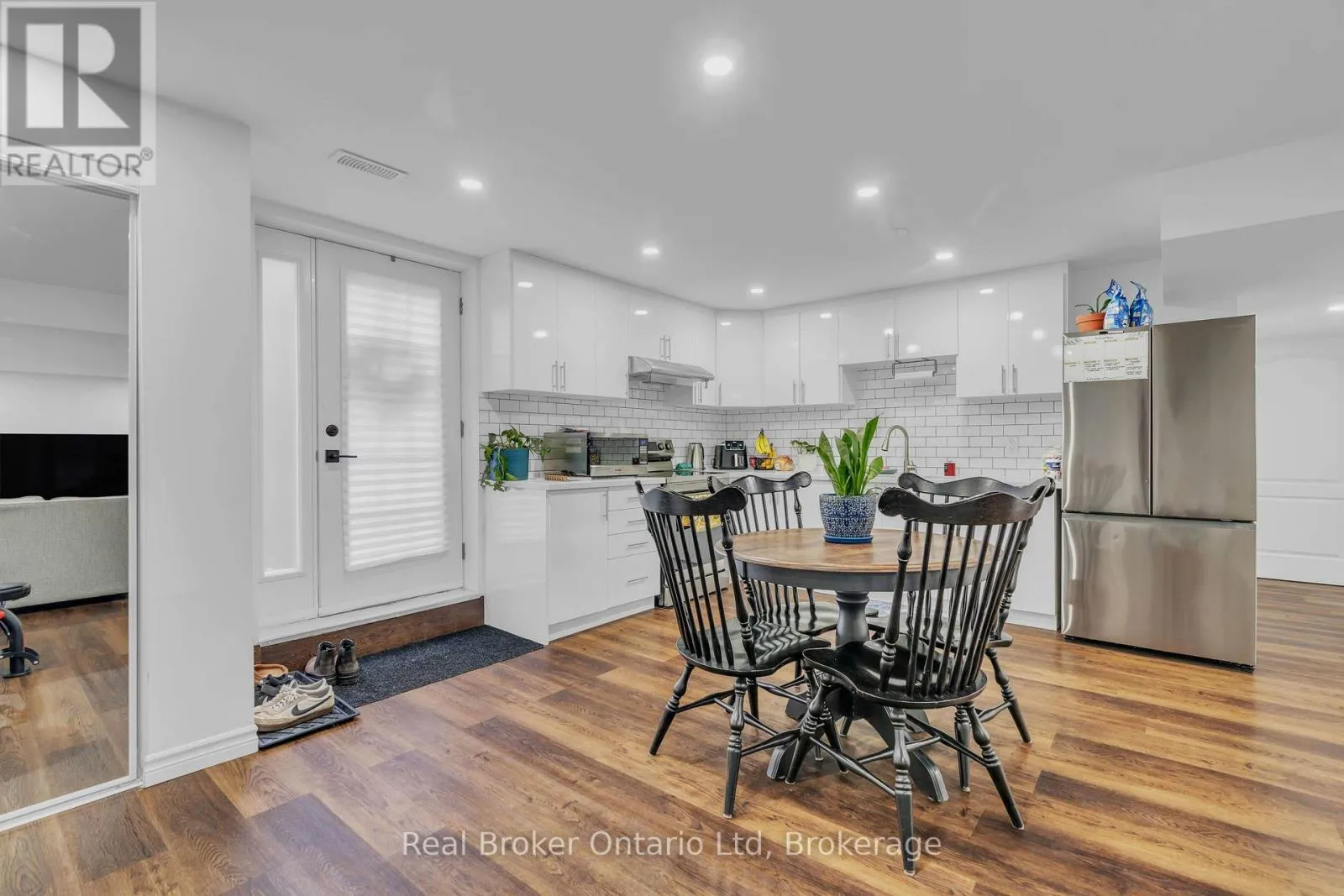 House for rent: 2 - 909 River Ridge Court, Kitchener, Ontario N2A 0H2