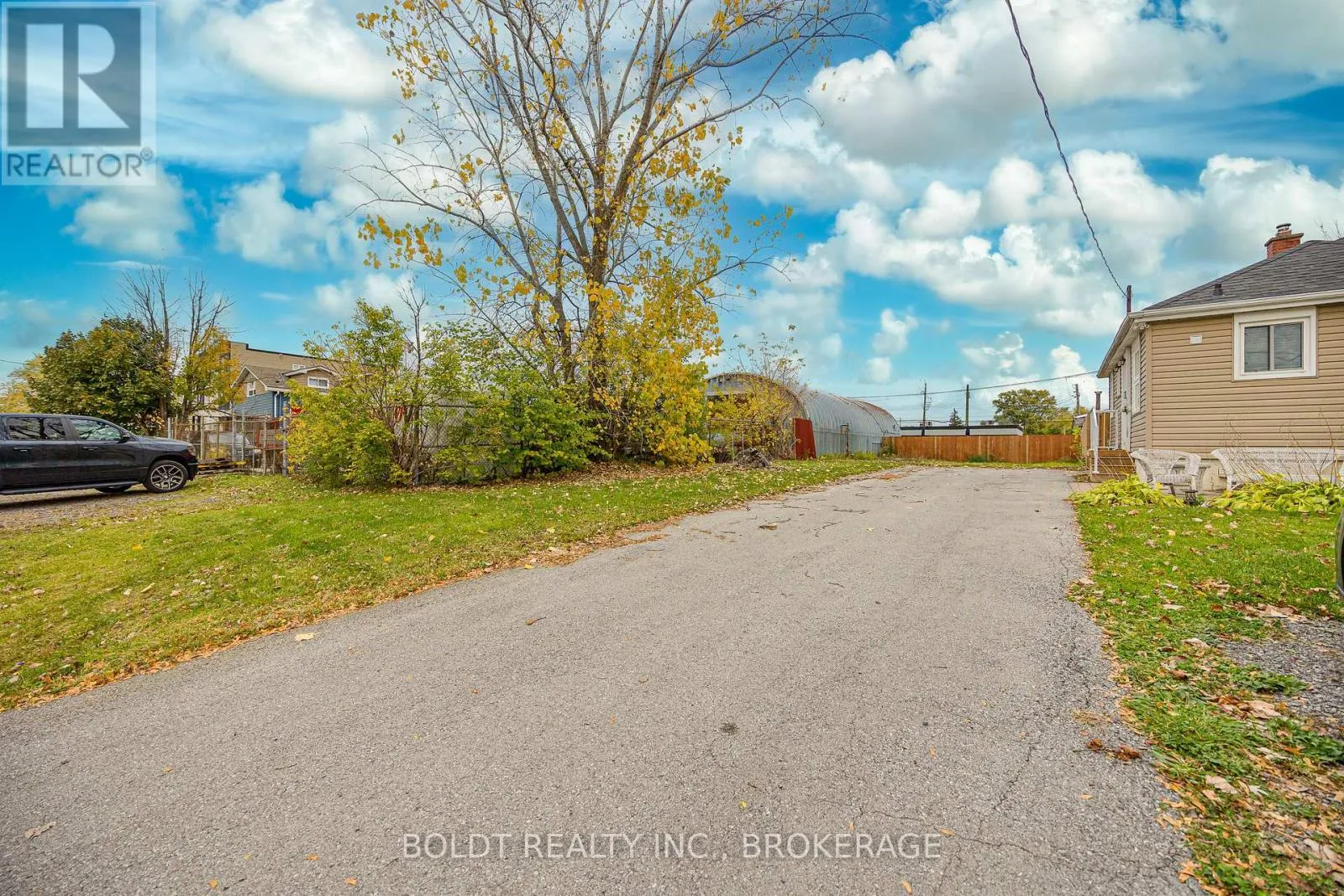 2 Ashford Place, St. Catharines, Ontario L2P 2E9