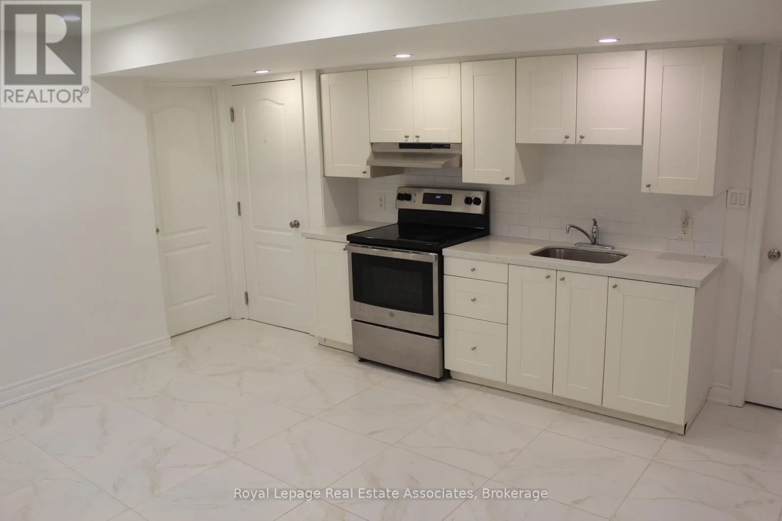 House for rent: 2 Bakersfield Road, Brampton, Ontario L6P 2Z3