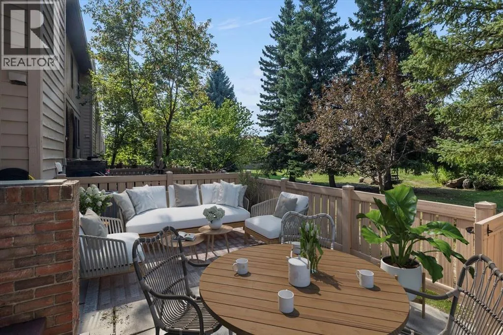 Row / Townhouse for rent: 2 Canterbury Gardens Sw, Calgary, Alberta T2W 2S9