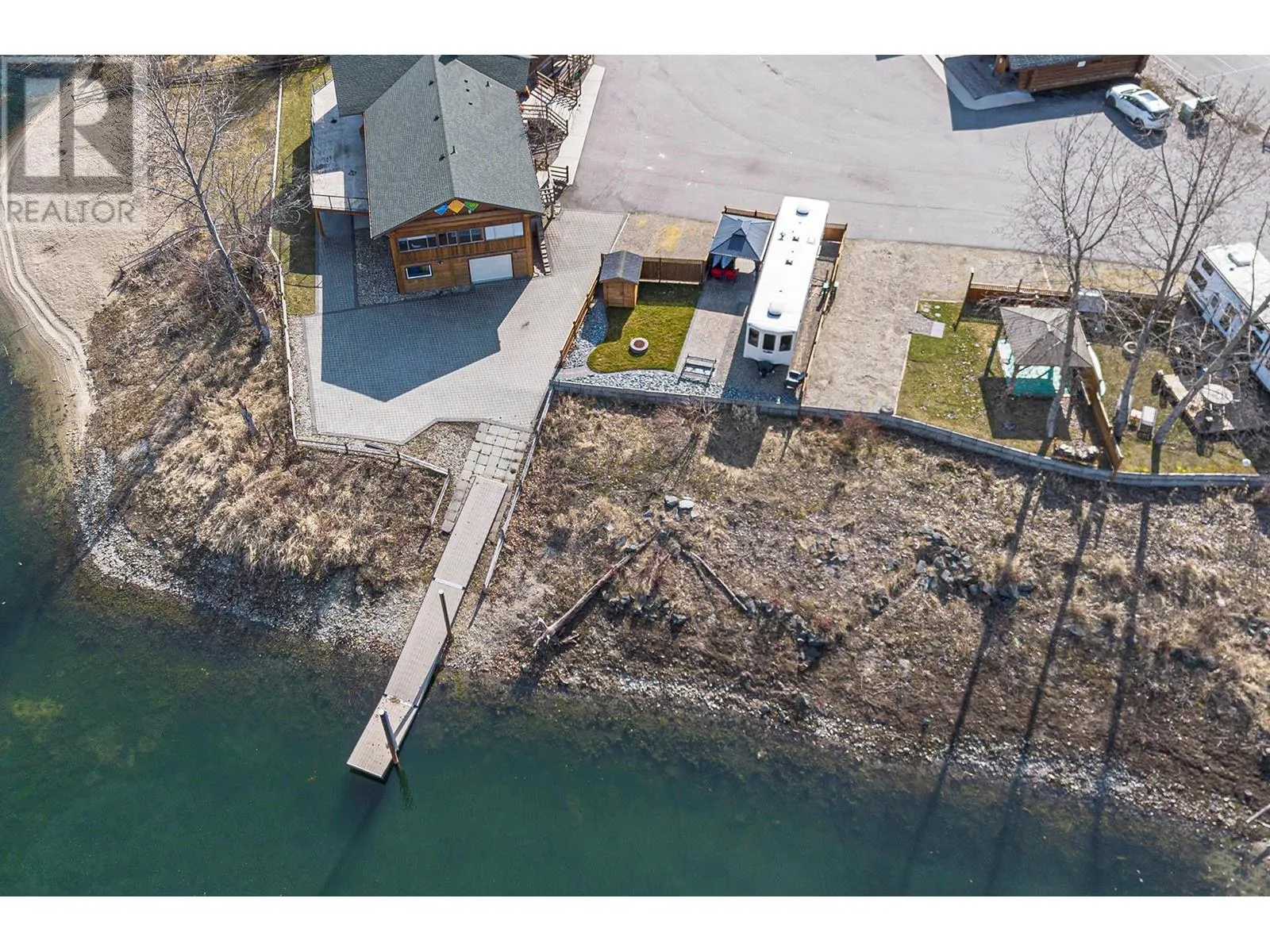 Other for rent: 2 Clubhouse Lane, Lee Creek, British Columbia V0E 1M4