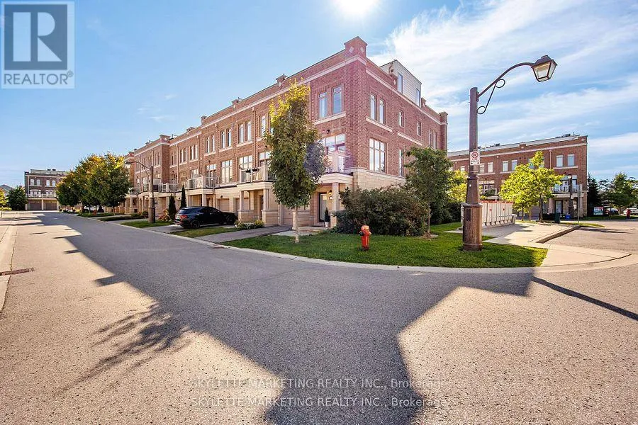 Row / Townhouse for rent: 2 Cornerbank Crescent, Whitchurch-Stouffville, Ontario L4A 1X1