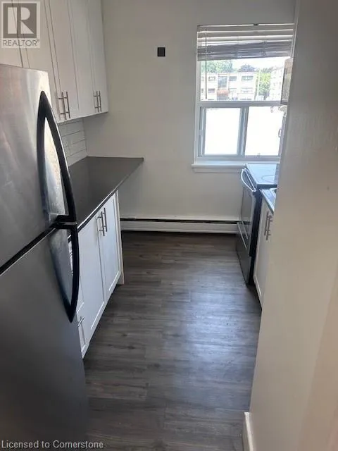 Apartment for rent: 2 Grant Boulevard Unit# 9, Dundas, Ontario L9H 4N9