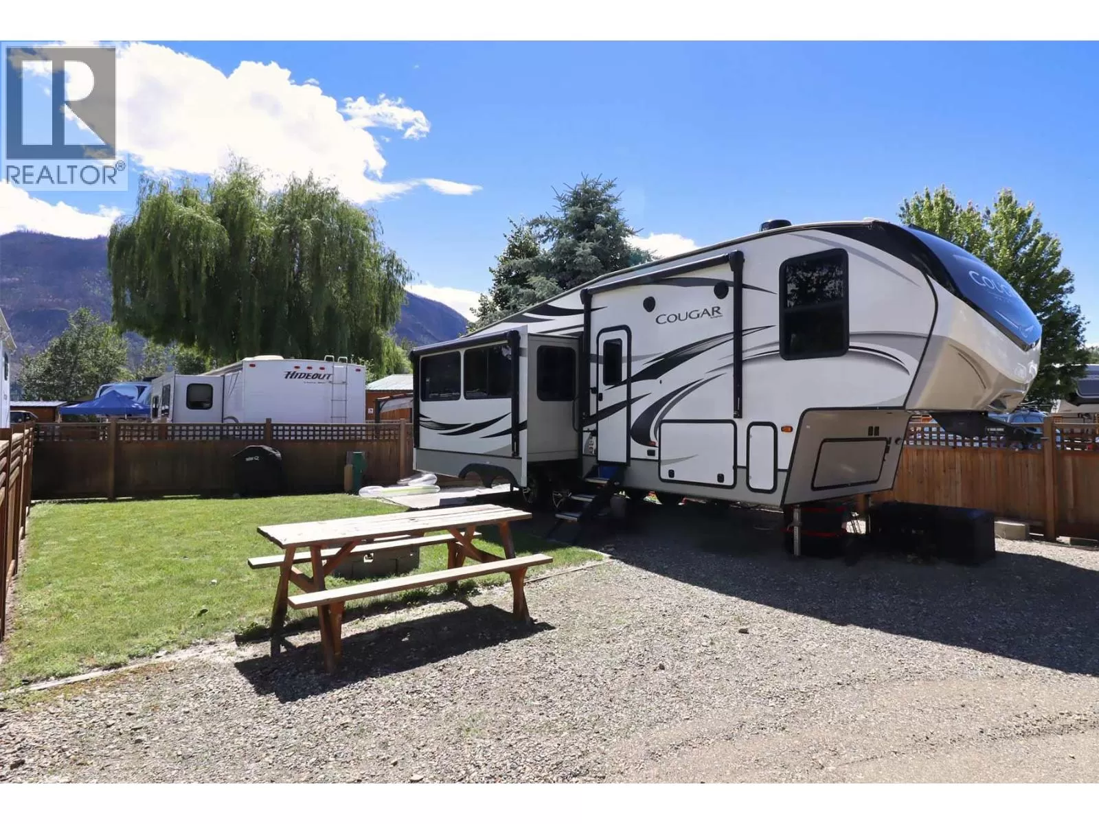 Other for rent: 2 Heron Lane, Lee Creek, British Columbia V0E 1M4