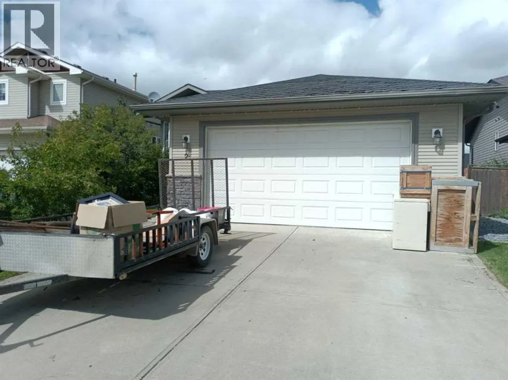 House for rent: 2 Holsworth Place, Sylvan Lake, Alberta T4S 0C5