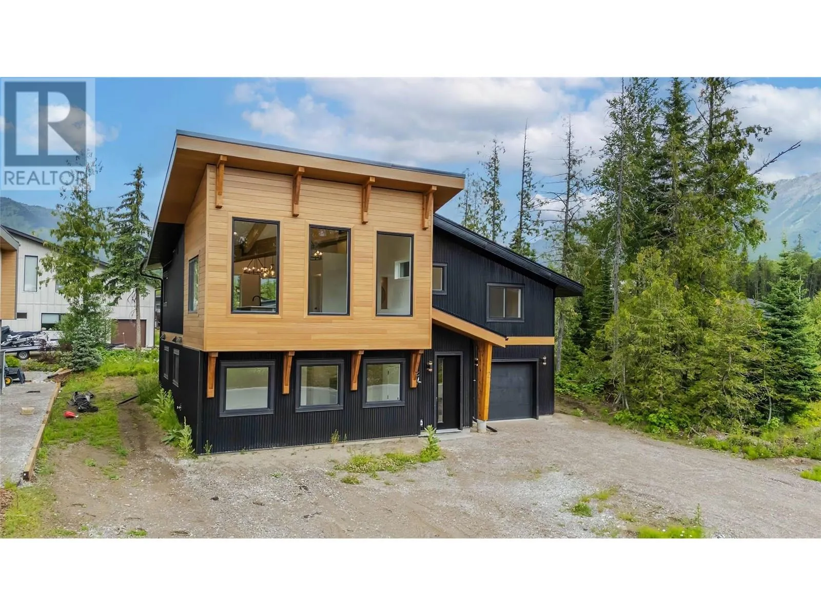 House for rent: 2 Huckleberry Place, Fernie, British Columbia V0B 1M1