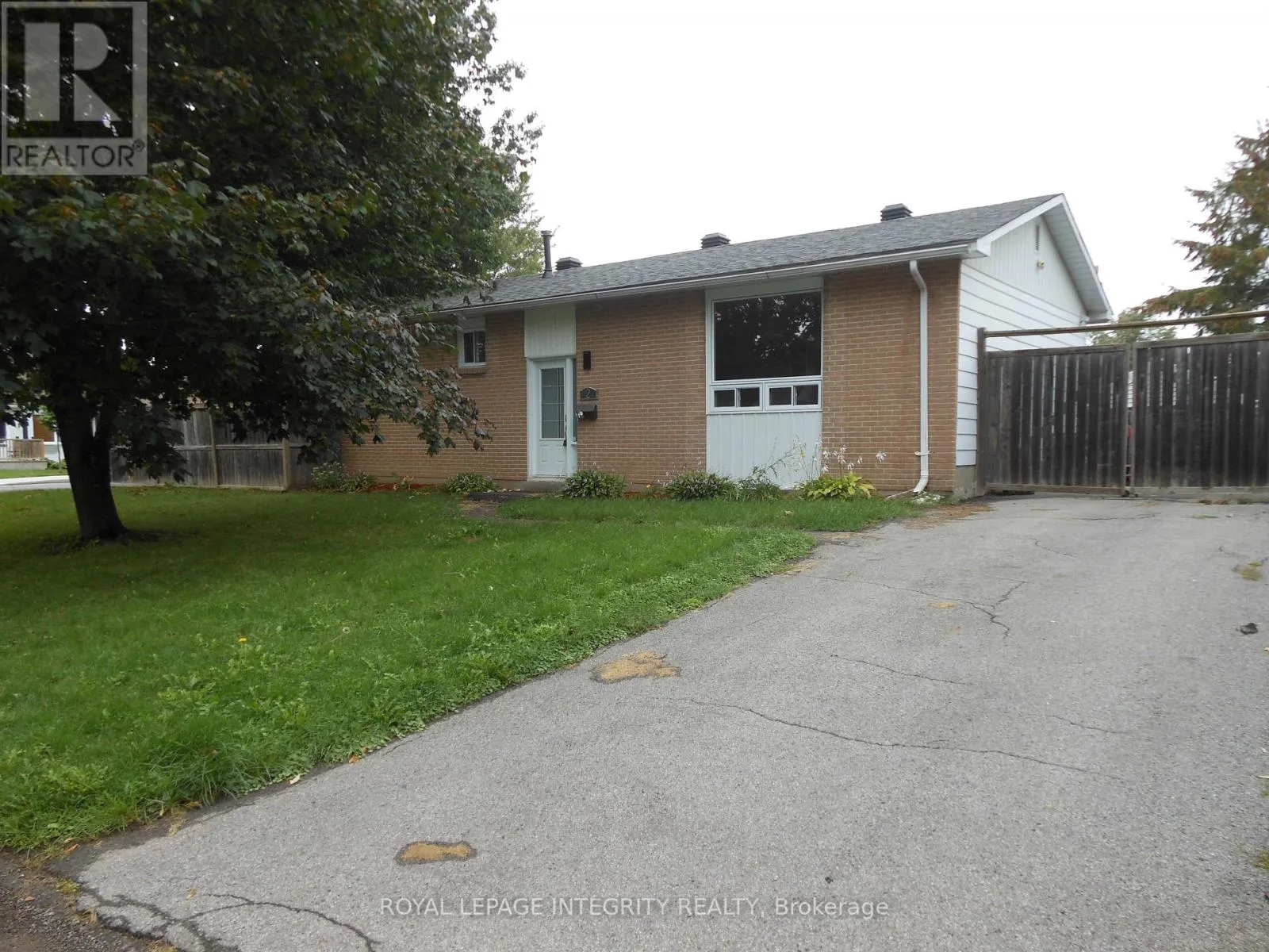 House for rent: 2 Laurie Court, Ottawa, Ontario K2L 1S3