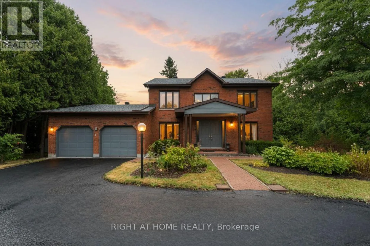 House for rent: 2 Muirfield Gardens, Ottawa, Ontario K2R 1B8