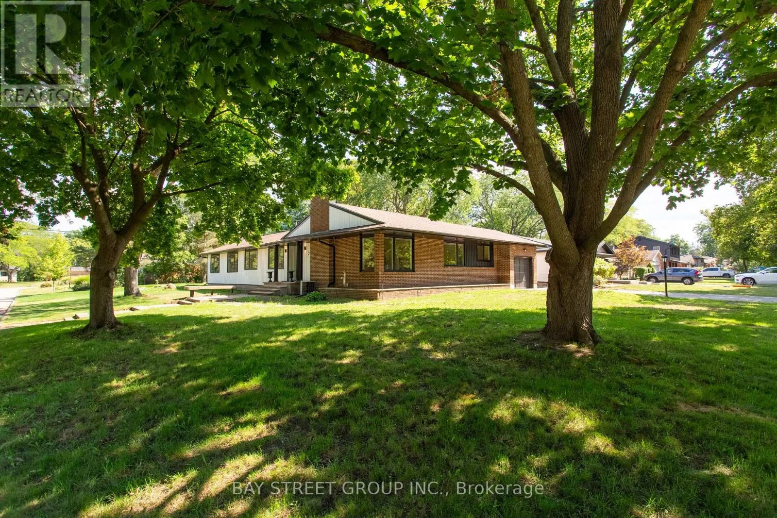 House for rent: 2 Parklane Crescent, St. Catharines, Ontario L2T 3V1