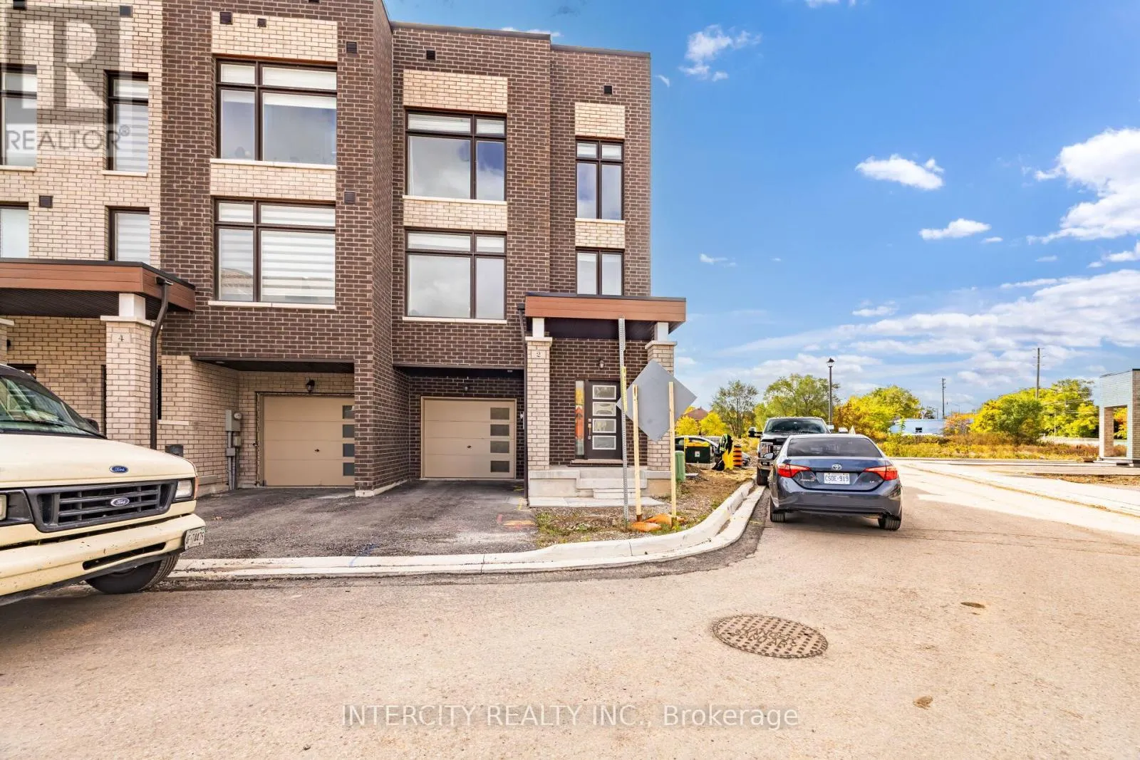 Row / Townhouse for rent: 2 Queenpost Drive, Brampton, Ontario L6Y 6L2