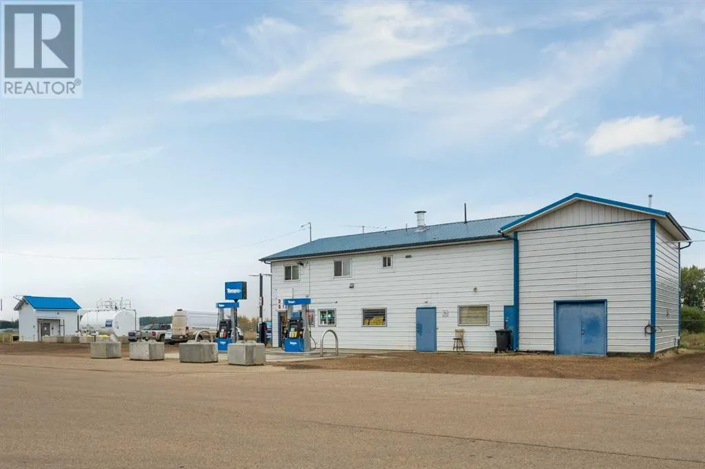 2 Railway Avenue N, Hay Lakes, Alberta T0B 1W0