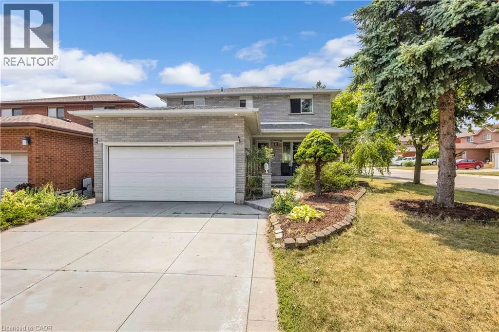 House for rent: 2 Robespierre Court, Hamilton, Ontario L9B 2G6