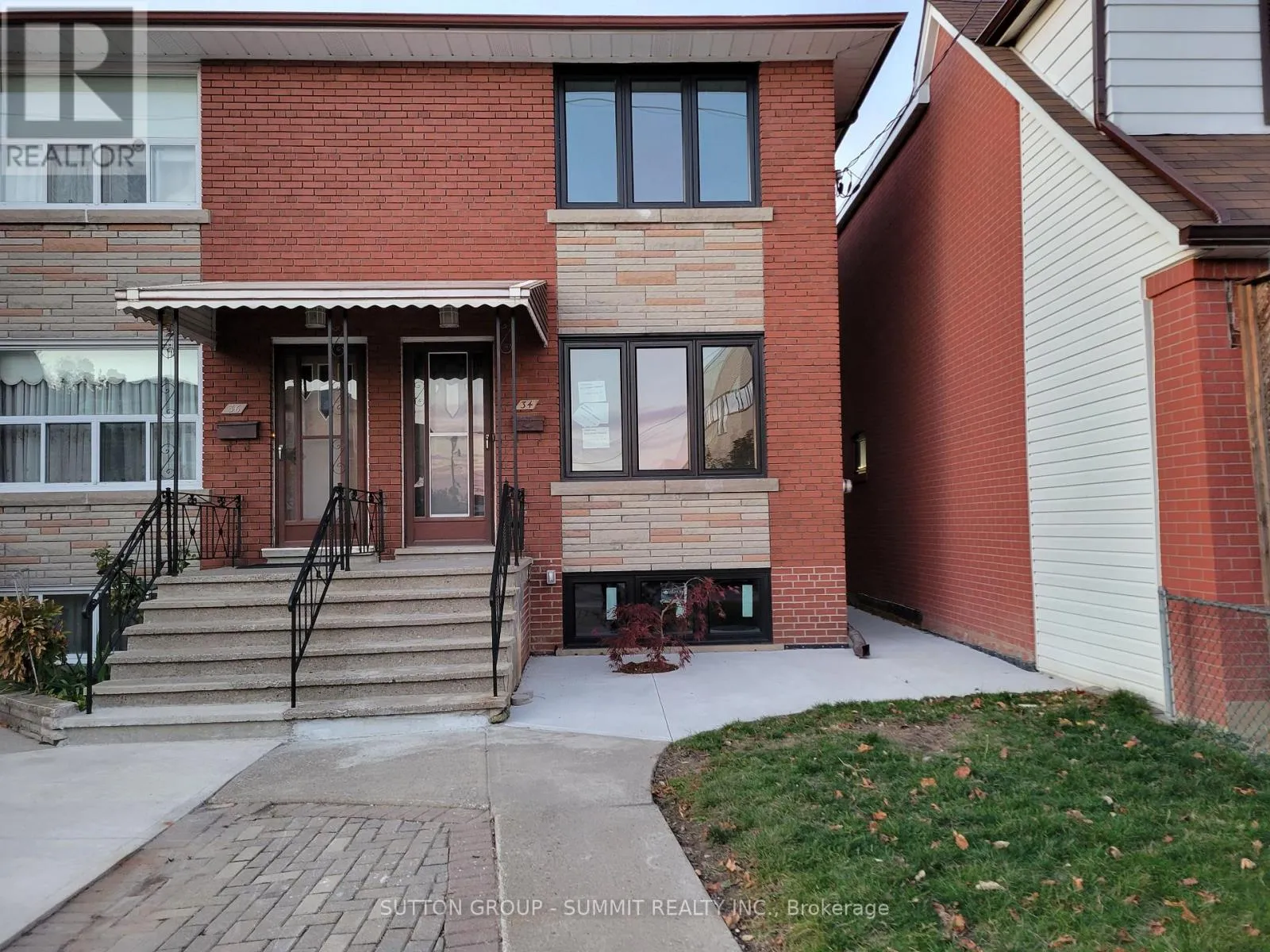 House for rent: 2; Top Floor - 34 Ascot Avenue, Toronto, Ontario M6E 1E7