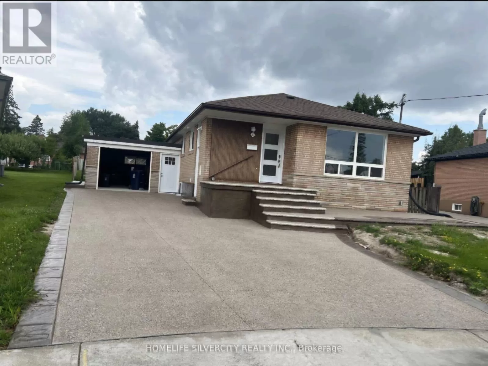 House for rent: 2 Unit - 6 Lamella Road, Toronto, Ontario M9V 1Y8