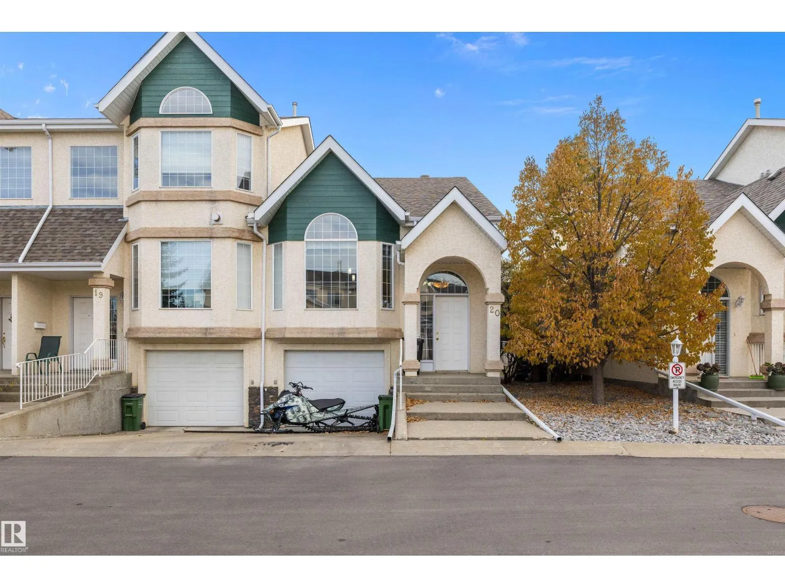 Row / Townhouse for rent: #20 11717 9b Av Nw, Edmonton, Alberta T6J 7B7