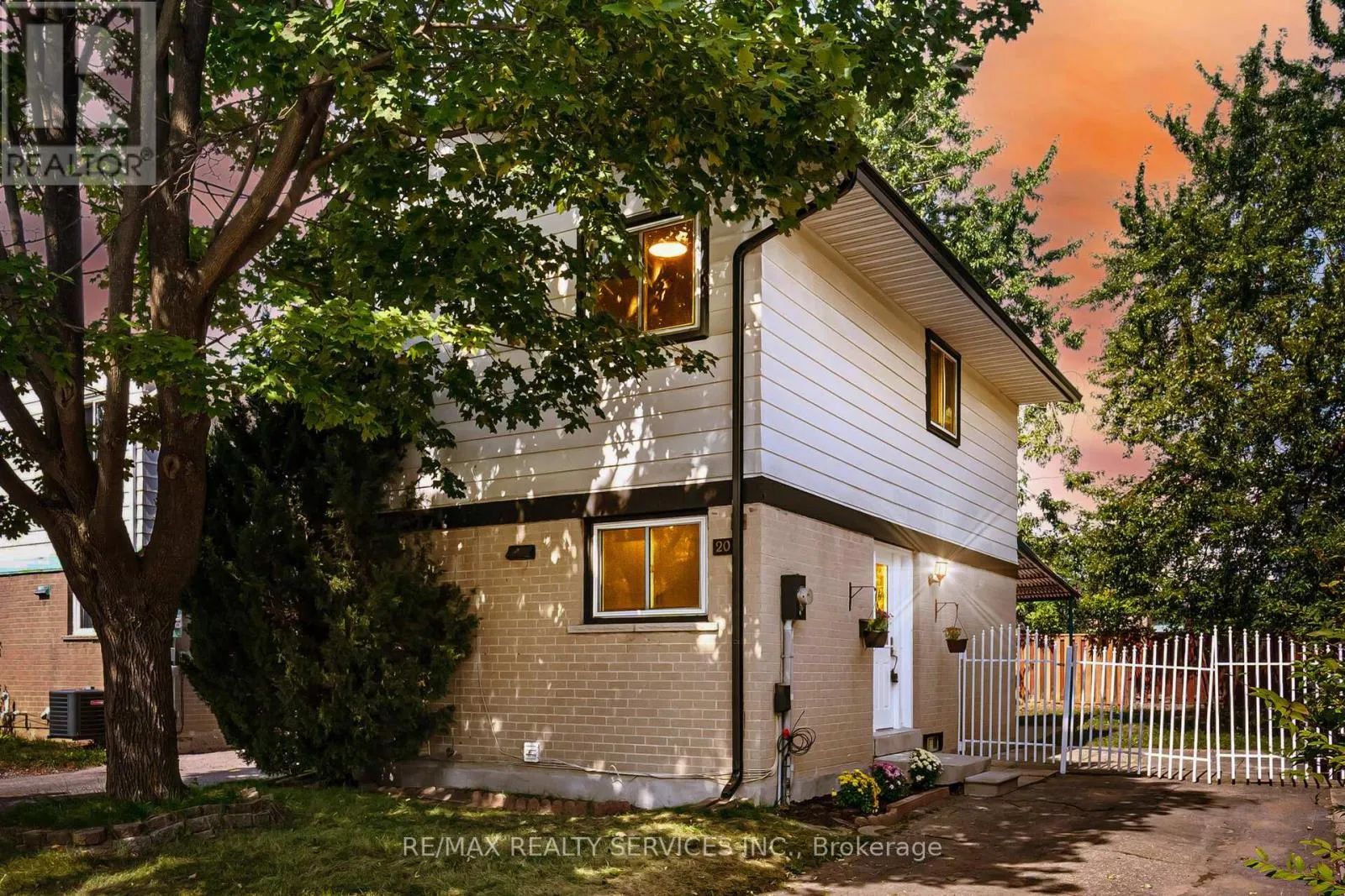 House for rent: 20 Greenhills Square, Brampton, Ontario L6S 2J4